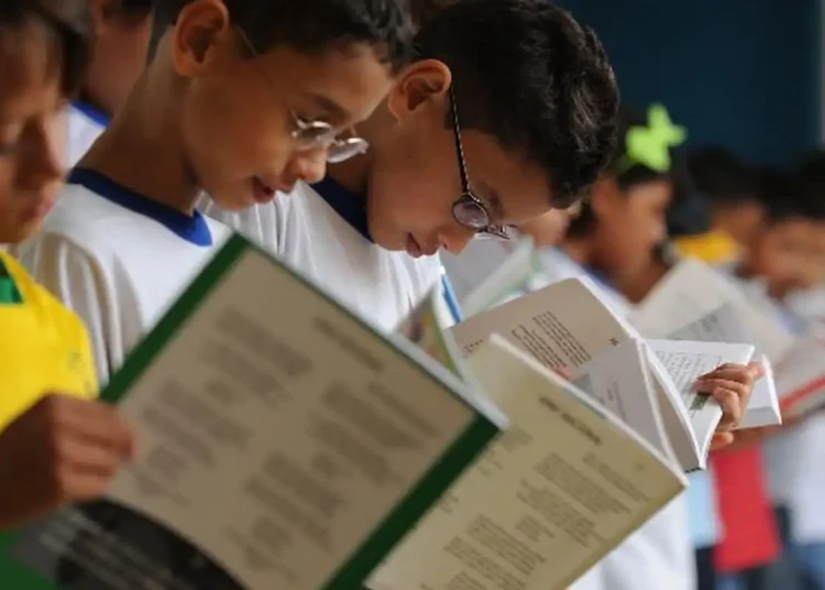 Projeto leva literatura e contação de histórias à zona rural de Manaus
