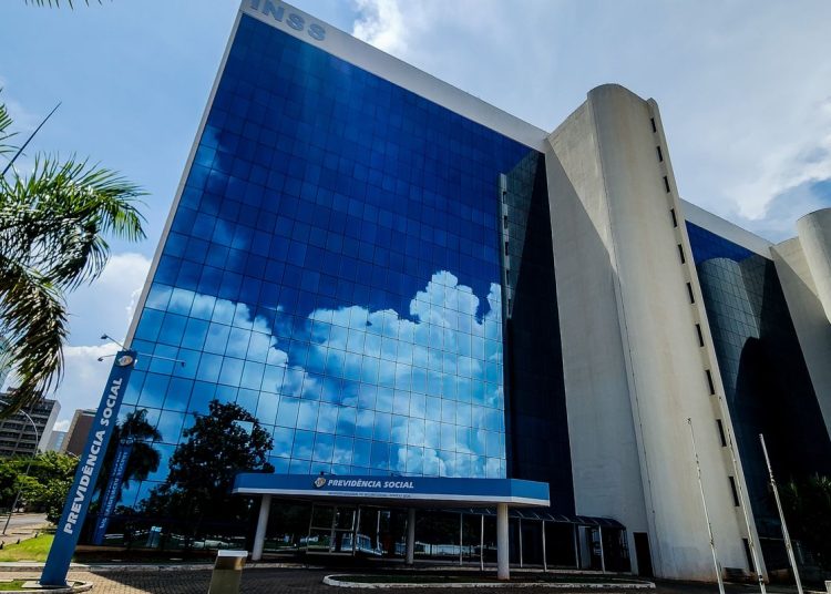 INSS realiza mutirão para reduzir fila de perícias neste fim de semana