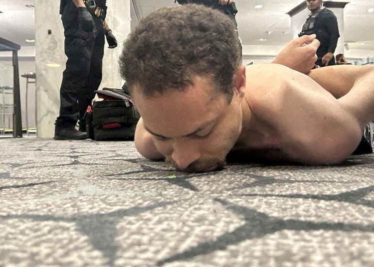 Suspeito é formalmente acusado de tentar matar presidente dos EUA