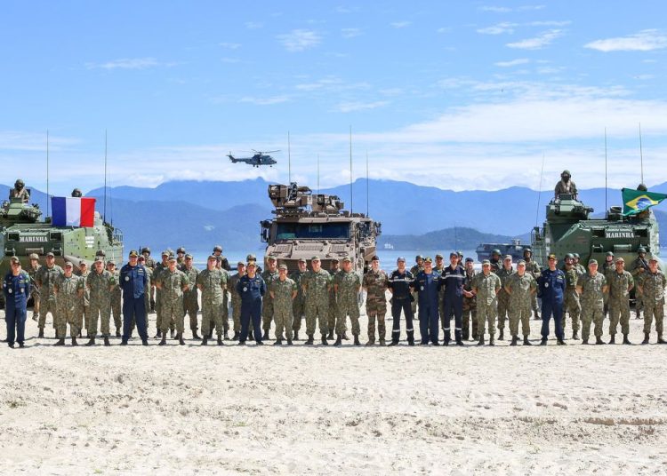 Marinha francesa realiza missão de formação no Brasil