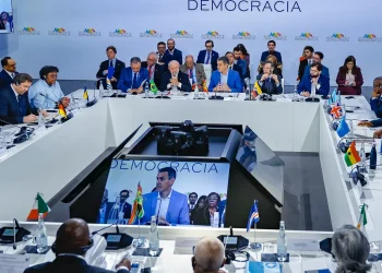 Pobres não podem pagar por irresponsabilidade das guerras, diz Lula