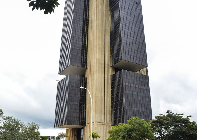 Copom reduz taxa básica de juros de 14,75% para 14,5% ao ano