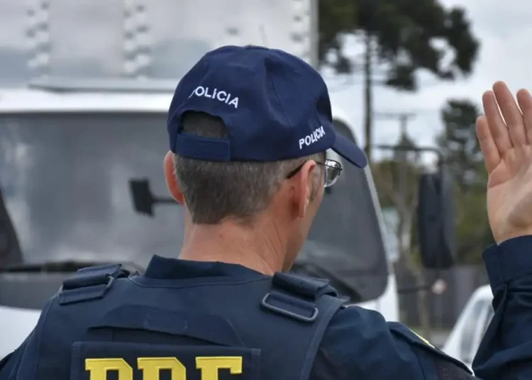 De olho no feriado prolongado, PRF intensifica ações em rodovias