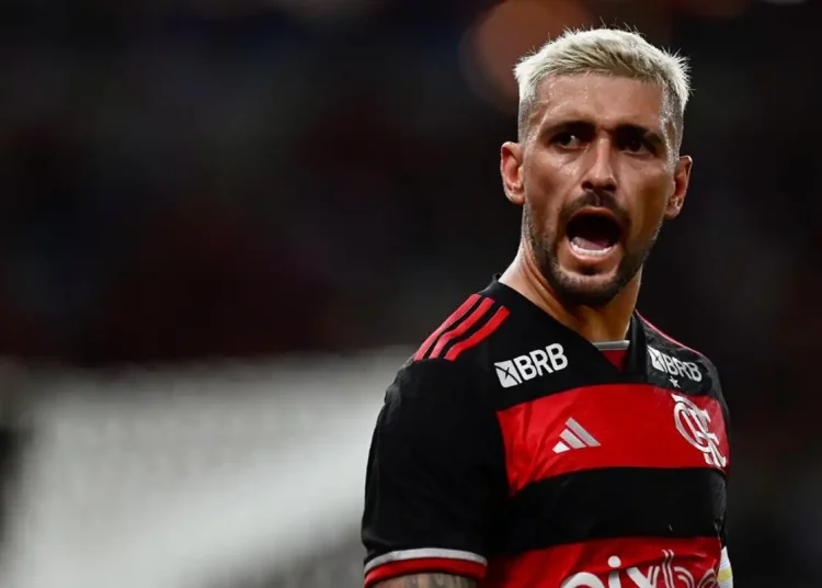 Arrascaeta fratura a clavícula e pode ficar fora da Copa do Mundo