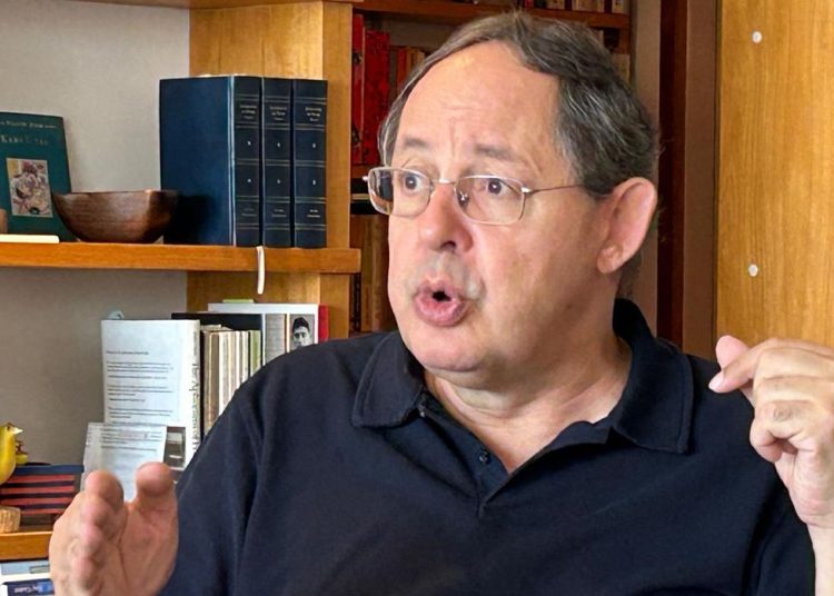 Hiperglobalização está em crise, diz economista Eduardo Giannetti