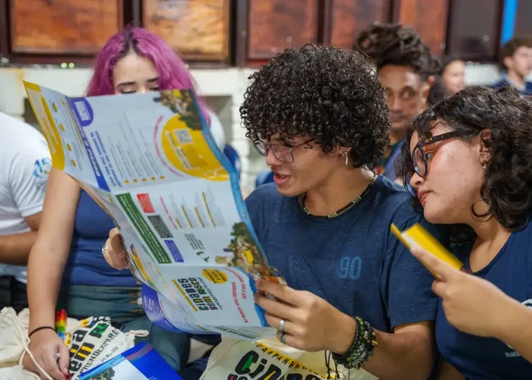 Campanha em escolas do DF alerta para prevenção de desastre climático