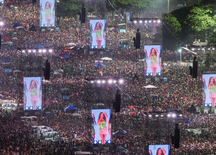 Mesmo com multidão, show de Shakira não registra ocorrência graves