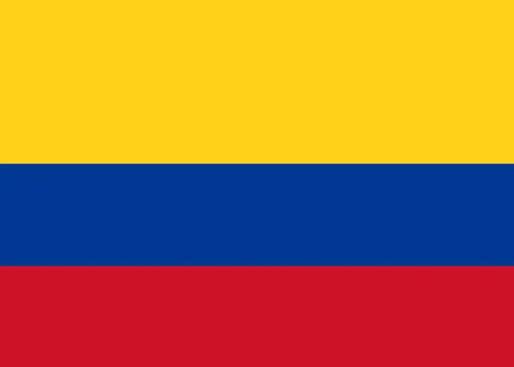Colombianos vão às urnas em disputa acirrada entre esquerda e direita