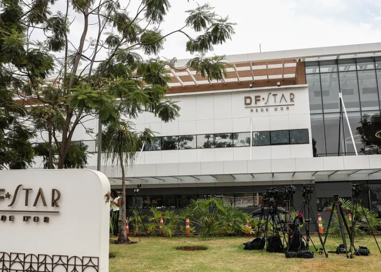 Cirurgia no ombro de Bolsonaro ocorreu sem intercorrências, diz equipe