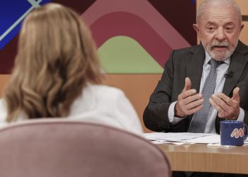 Edição especial com Lula dobra audiência do Sem Censura na TV Brasil