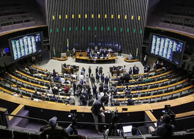 Câmara inicia análise de projeto sobre exploração de minerais críticos