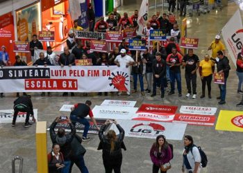 Manifestação no Aeroporto de Guarulhos pede fim da escala 6×1