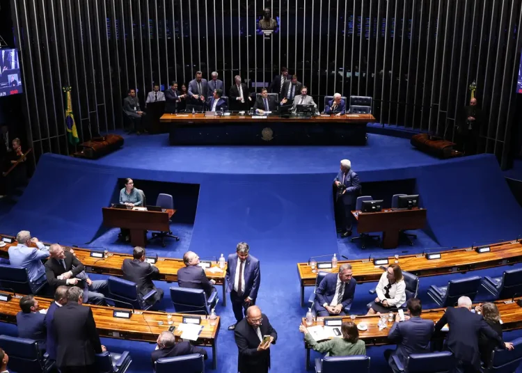 Alcolumbre trava tramitação da PEC do fim da 6×1 no Senado