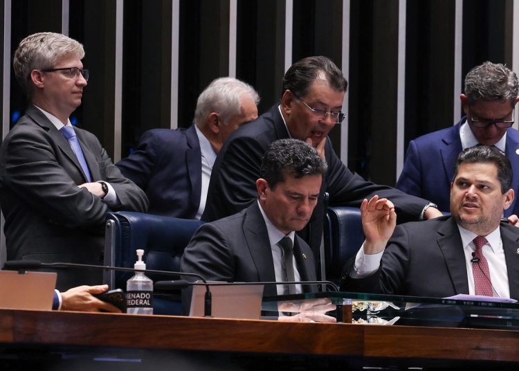 Senado aprova uso do Fundo do Pré-Sal para dívidas do agro