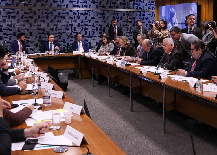 Câmara: governo retira urgência do fim da escala 6×1 e destrava pauta