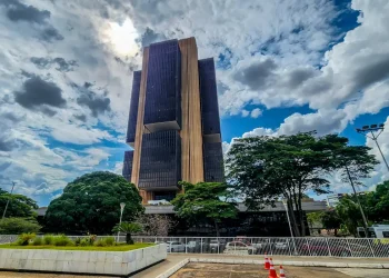 PEC no Senado facilita cooptação do Banco Central, dizem economistas