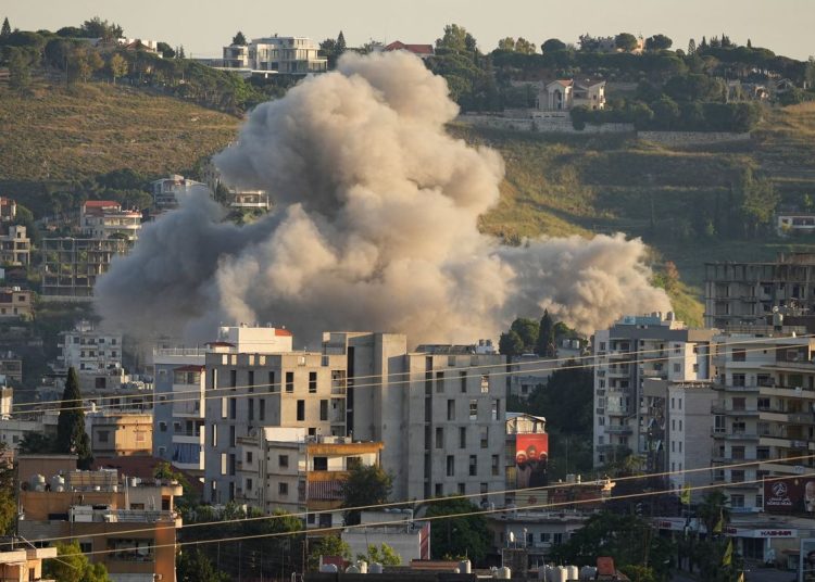 Israel volta a bombardear Líbano após acordo de paz entre EUA e Irã
