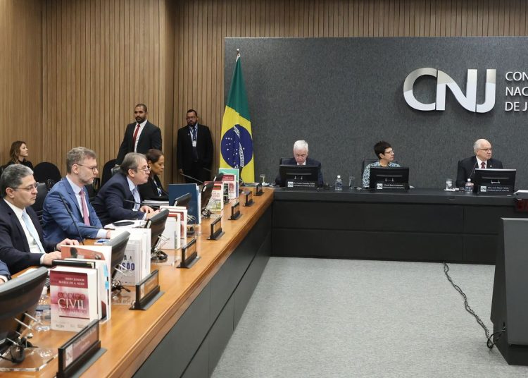 Grupo de trabalho do CNJ vai revisar “penduricalhos” pagos a juízes