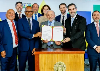 Lula assina decreto que regulamenta Estatuto da Segurança Privada