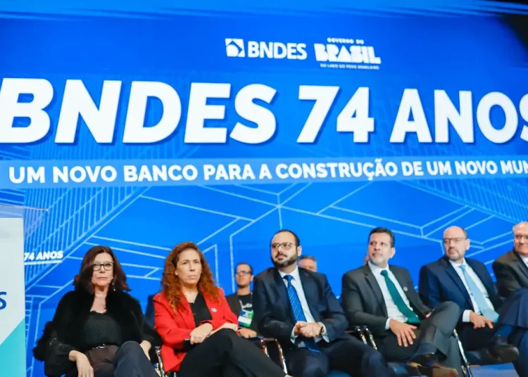 Confiança dos técnicos impulsiona bons resultados do BNDES, diz Lula