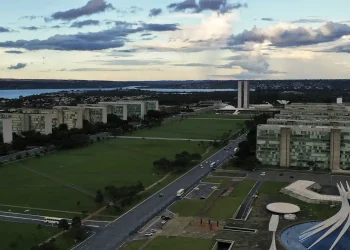 Governo define horário de expediente em jogos do Brasil na Copa