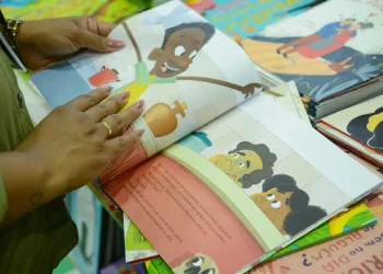 Bienal nas Escolas entra em clima de Copa para estimular leitura no RJ
