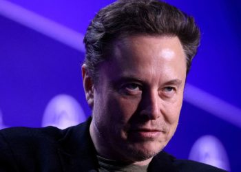 Elon Musk se torna o primeiro trilionário do mundo