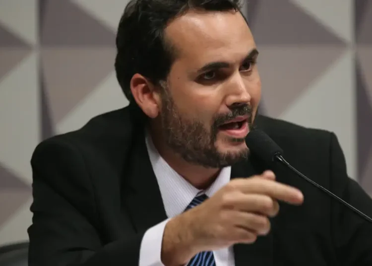 Subsídio de R$ 0,35 ao diesel não será retomado, diz ministro