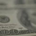 Dólar recua, bolsa cai e petróleo dispara com tensão no Oriente Médio