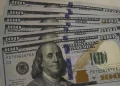 Dólar cai para R$ 5,08, e bolsa recua pela quarta vez consecutiva
