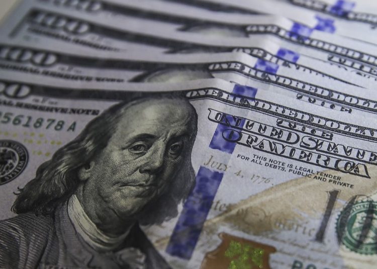 Dólar cai para R$ 5,10, após juros serem mantidos nos EUA