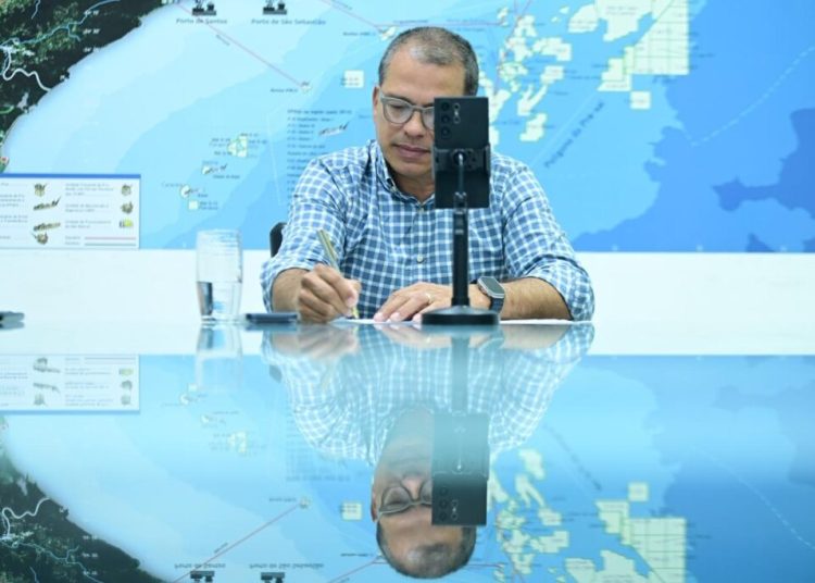 Prefeitura de Campos paga salário de julho com reajuste