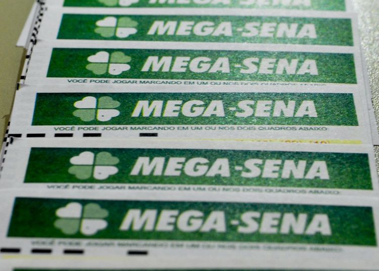 Veja os números da mega-sena sorteados neste sábado (4)