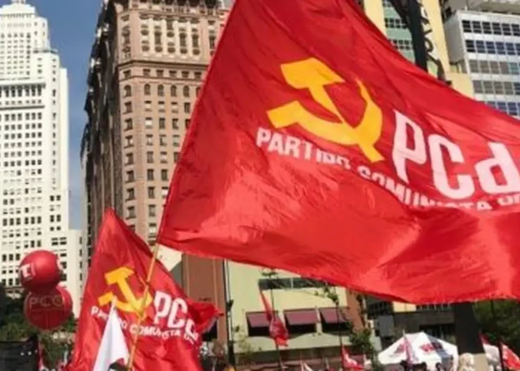PCdoB oficializa apoio à candidatura de Lula