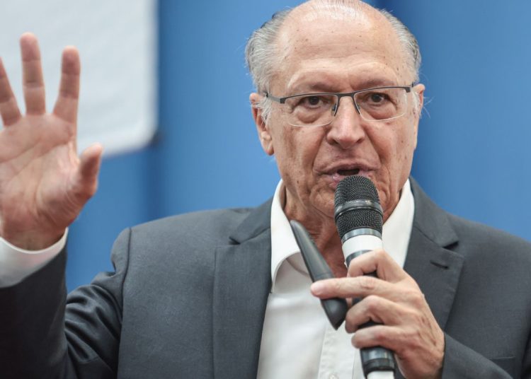 Alckmin diz que Milei presta desserviço à Argentina