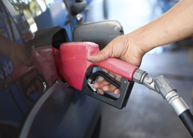 ANP cria app para motorista conferir qualidade de posto de combustível