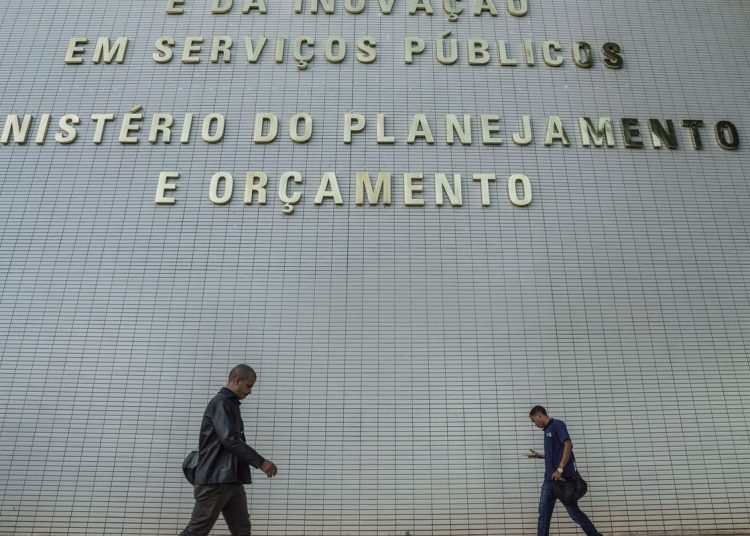 Bloqueio diminui e R$ 5,7 bi são liberados no orçamento do governo