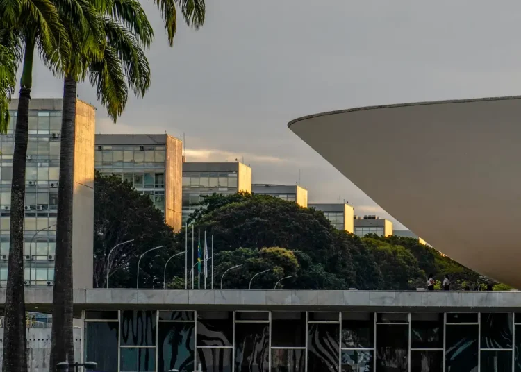 Congresso se aproxima do recesso sem votar PEC 6×1 e PL da Misoginia