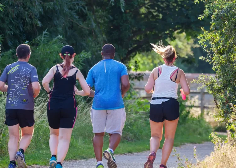 Mulheres de minorias raciais fazem menos exercícios no tempo livre