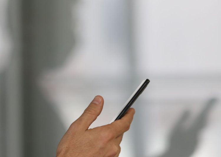 Desenrola Brasil é alvo de anúncios fraudulentos, aponta estudo