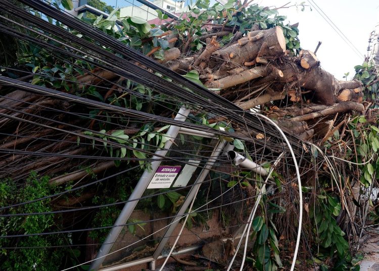 Fim de semana com vento moderado no litoral Sudeste e temporais no Sul