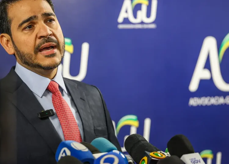 AGU pede que Fachin suspenda decisão que afastou diretor da PF