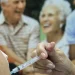 SUS disponibiliza nova vacina contra pneumonia e meningite para idosos