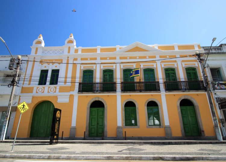 Estudantes da Escola Rotary II participam de visita guiada ao Centro Histórico de Campos