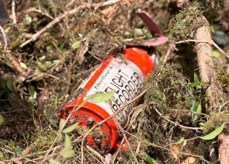 Cenipa recupera caixa-preta de helicóptero que levava cantor Rick
