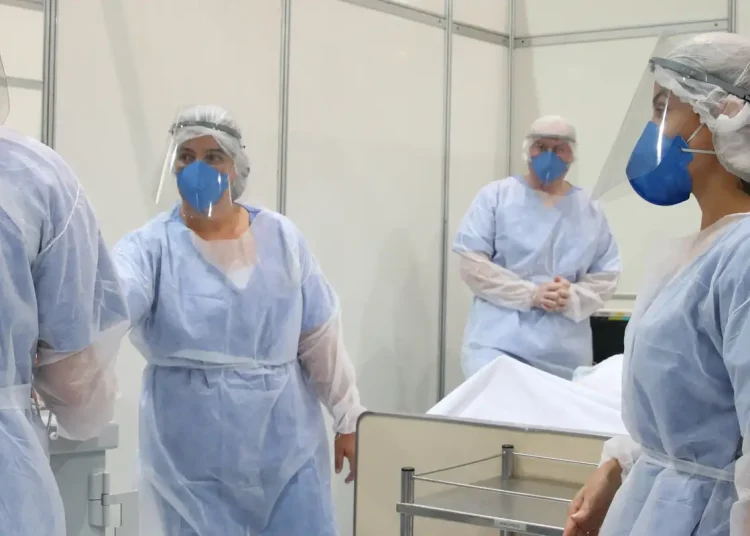 Quase 50% dos médicos de UTIs do país apresentam sinais de esgotamento