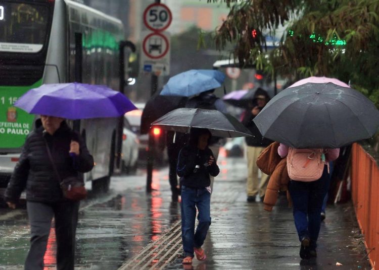 Outubro deve ter chuvas acima da média no Sul e Sudeste