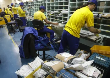 Greve nos Correios: TST determina manutenção de 80% do efetivo