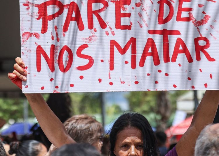 Entidades denunciam agressões às mulheres que disputam cargos