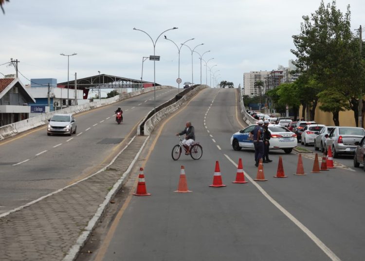 Primeiro dia de travessia de ciclistas e pedestres pela Ponte Leonel Brizola com aprovação geral e sem registro de incidentes